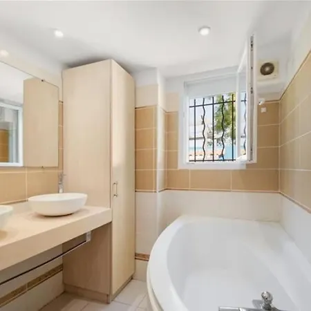 L'emeraude Yourhosthelper Villa *